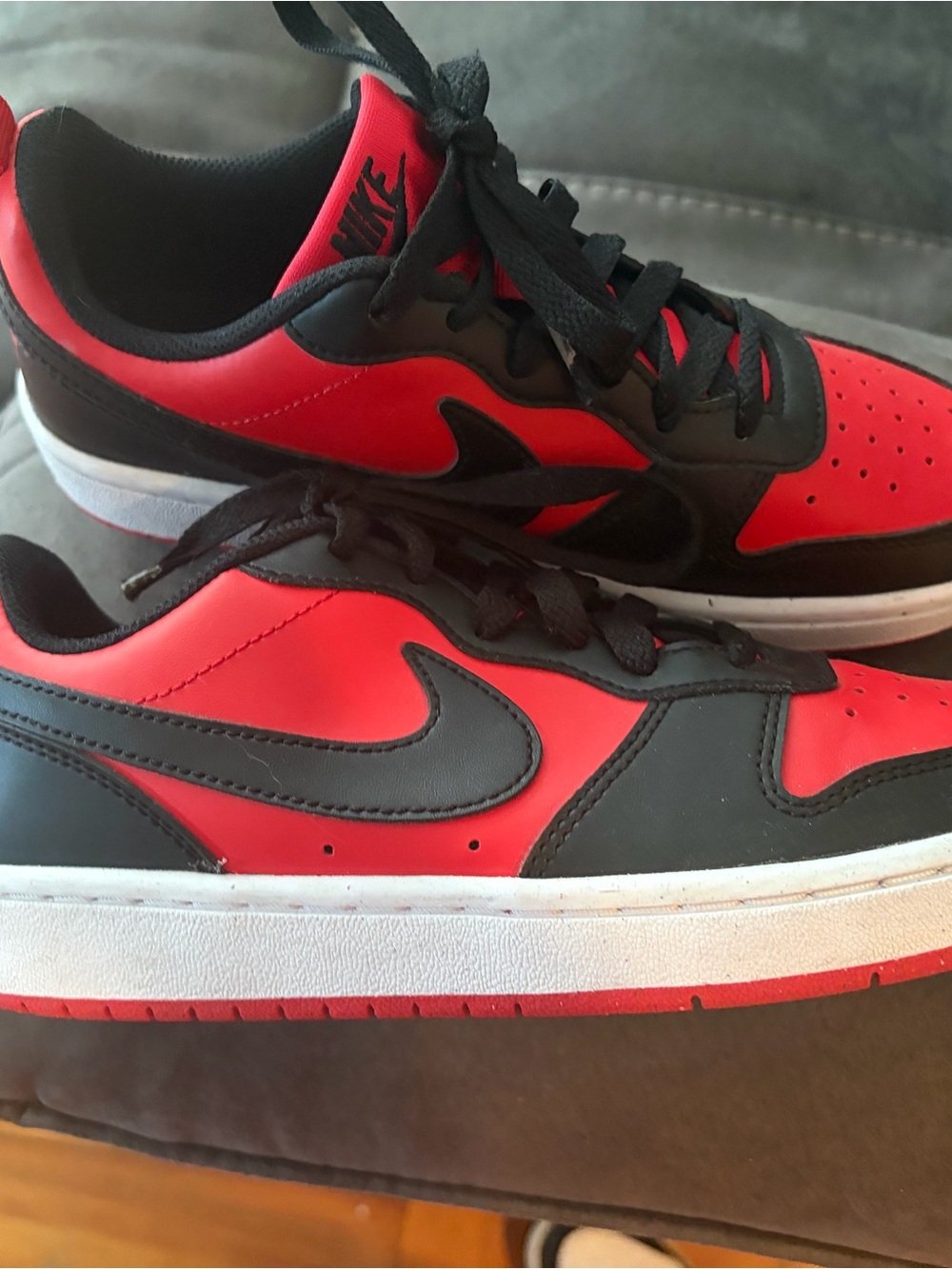Nike Kids Low-Top Sneakers in Red and Black